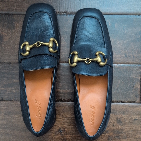 Stylish Black Loafers with Gold Detail - Picture 1 of 6